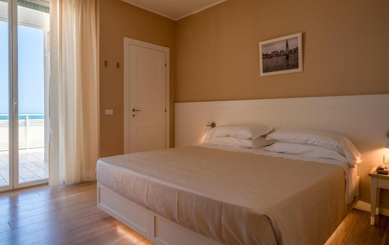Hotel Bristol Cattolica Dış mekan fotoğraf