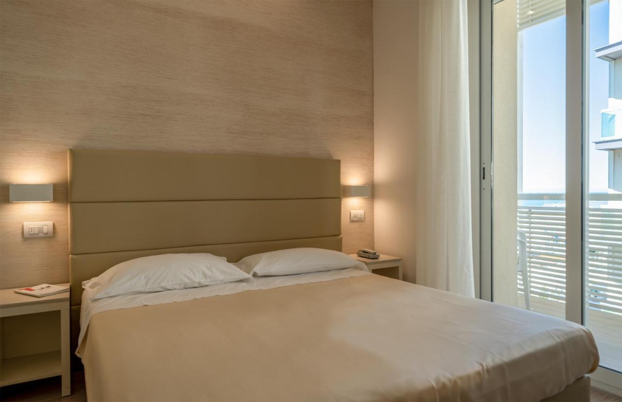Hotel Bristol Cattolica Dış mekan fotoğraf