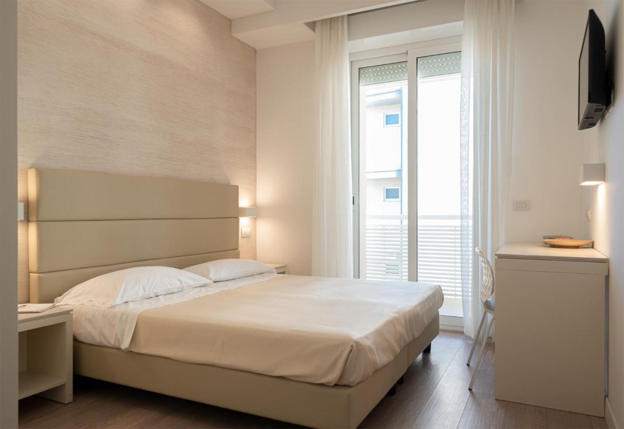 Hotel Bristol Cattolica Dış mekan fotoğraf