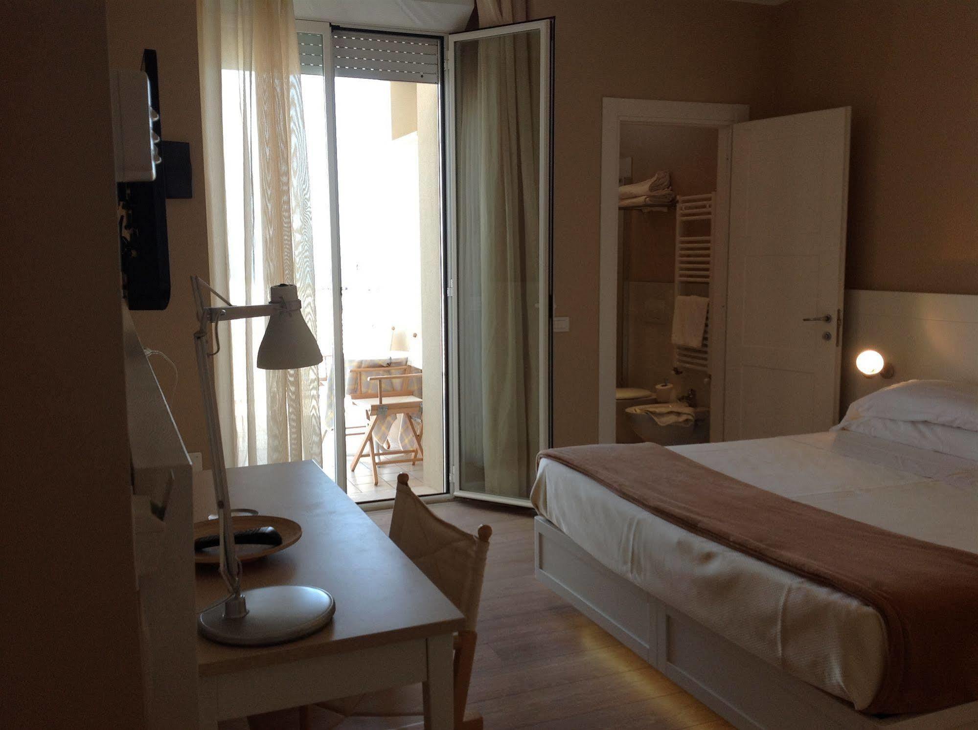 Hotel Bristol Cattolica Dış mekan fotoğraf