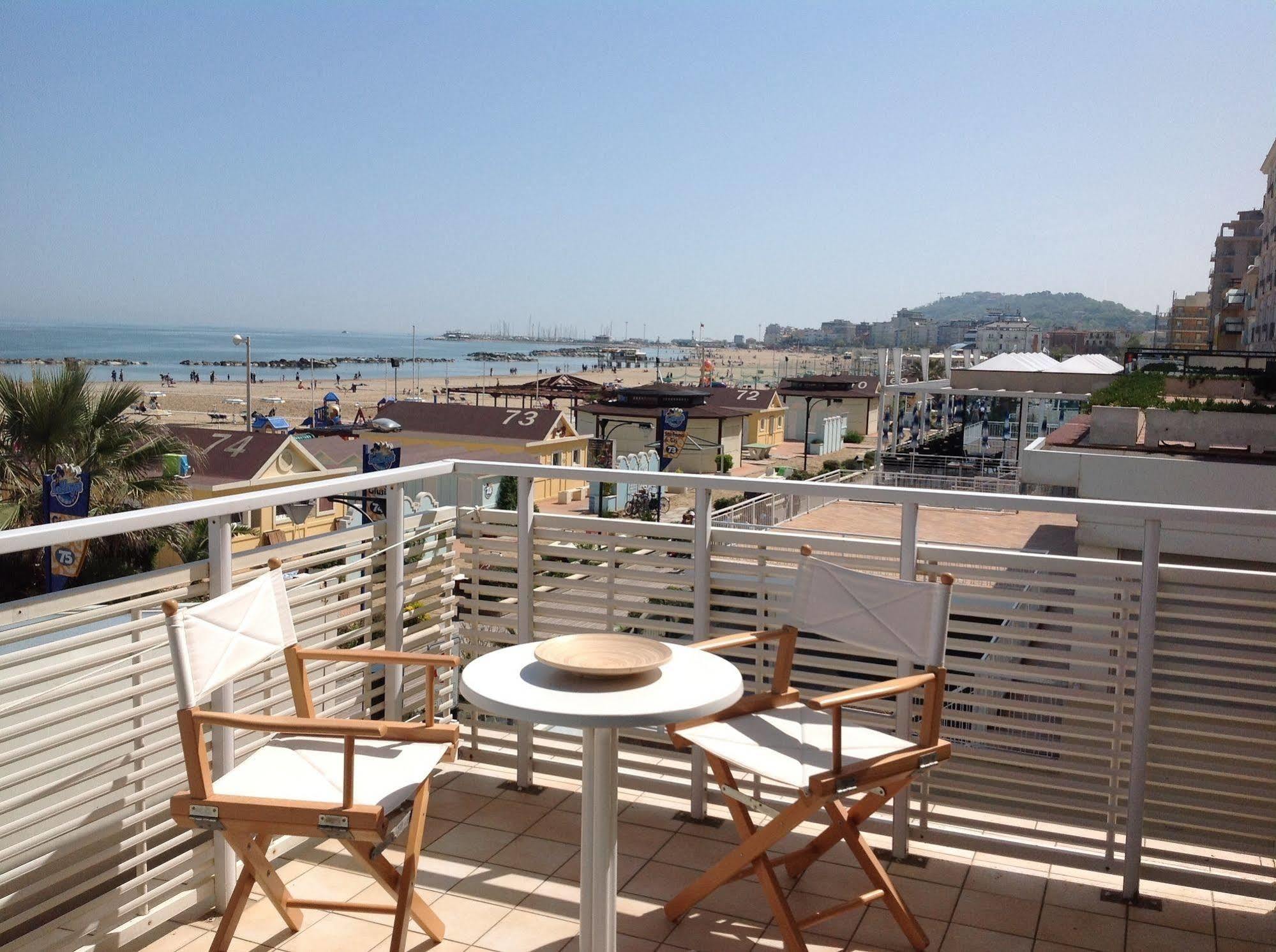 Hotel Bristol Cattolica Dış mekan fotoğraf